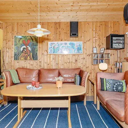 6 Person In Fur-by Traum *