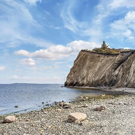 6 Person In Fur-by Traum * Fur