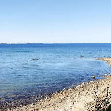 6 Person In Fur-by Traum *